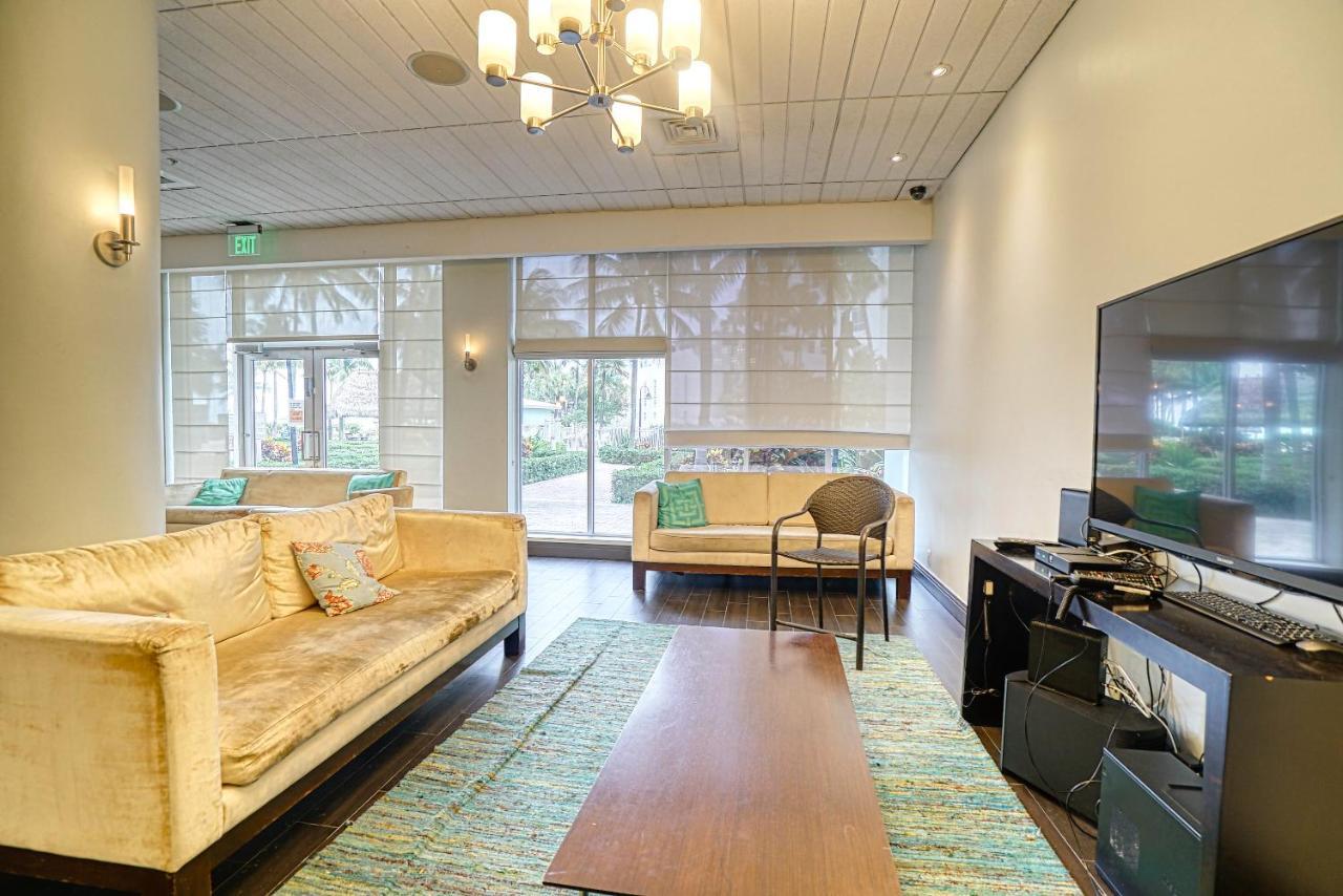 Hollywood Condo Exterior photo