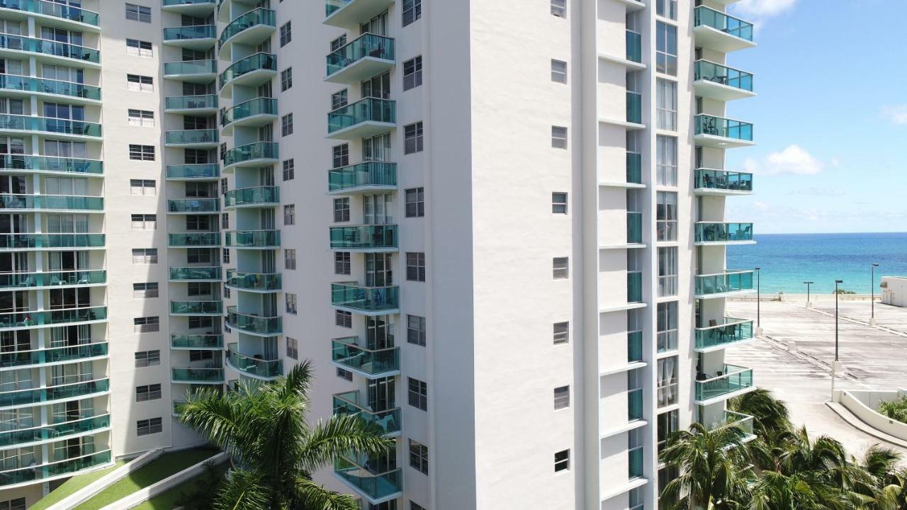 Hollywood Condo Exterior photo